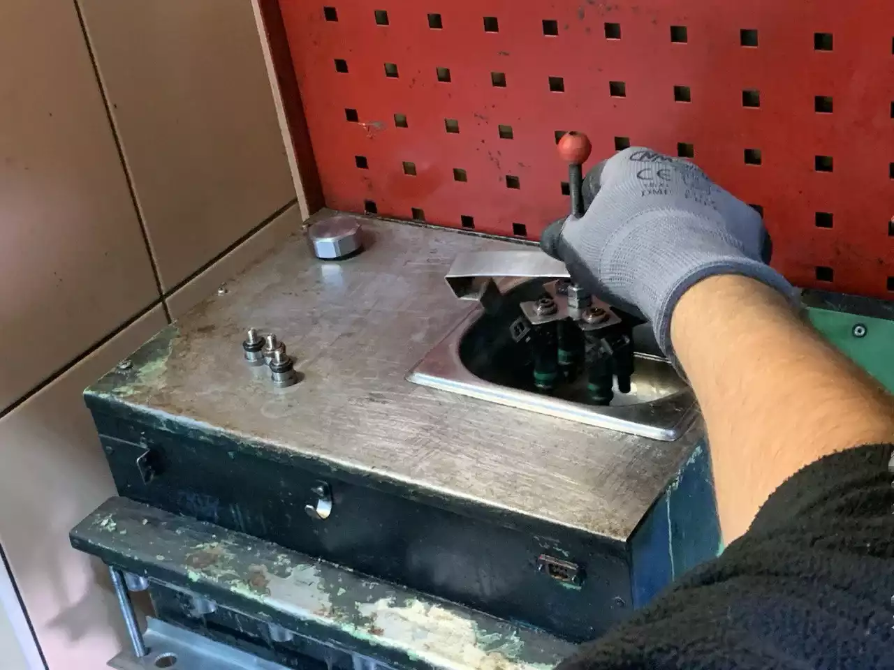 Пример работы по ультразвуковой чистке форсунок в автосервисе Injector.UA Киев